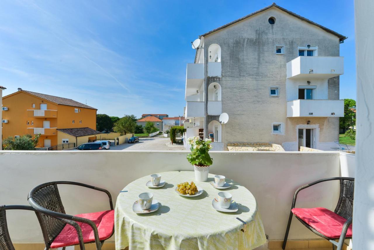 Apartments Lavanda Turanj Buitenkant foto