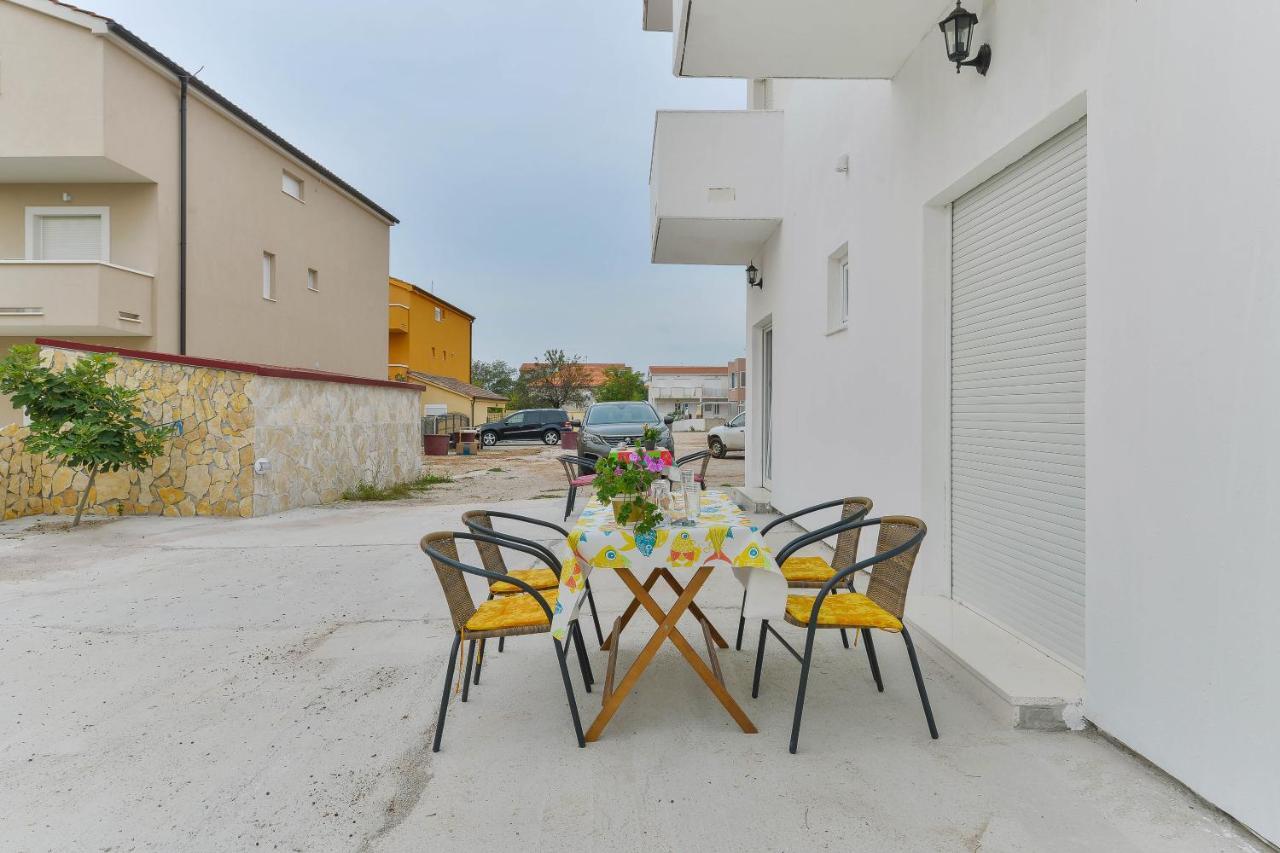 Apartments Lavanda Turanj Buitenkant foto